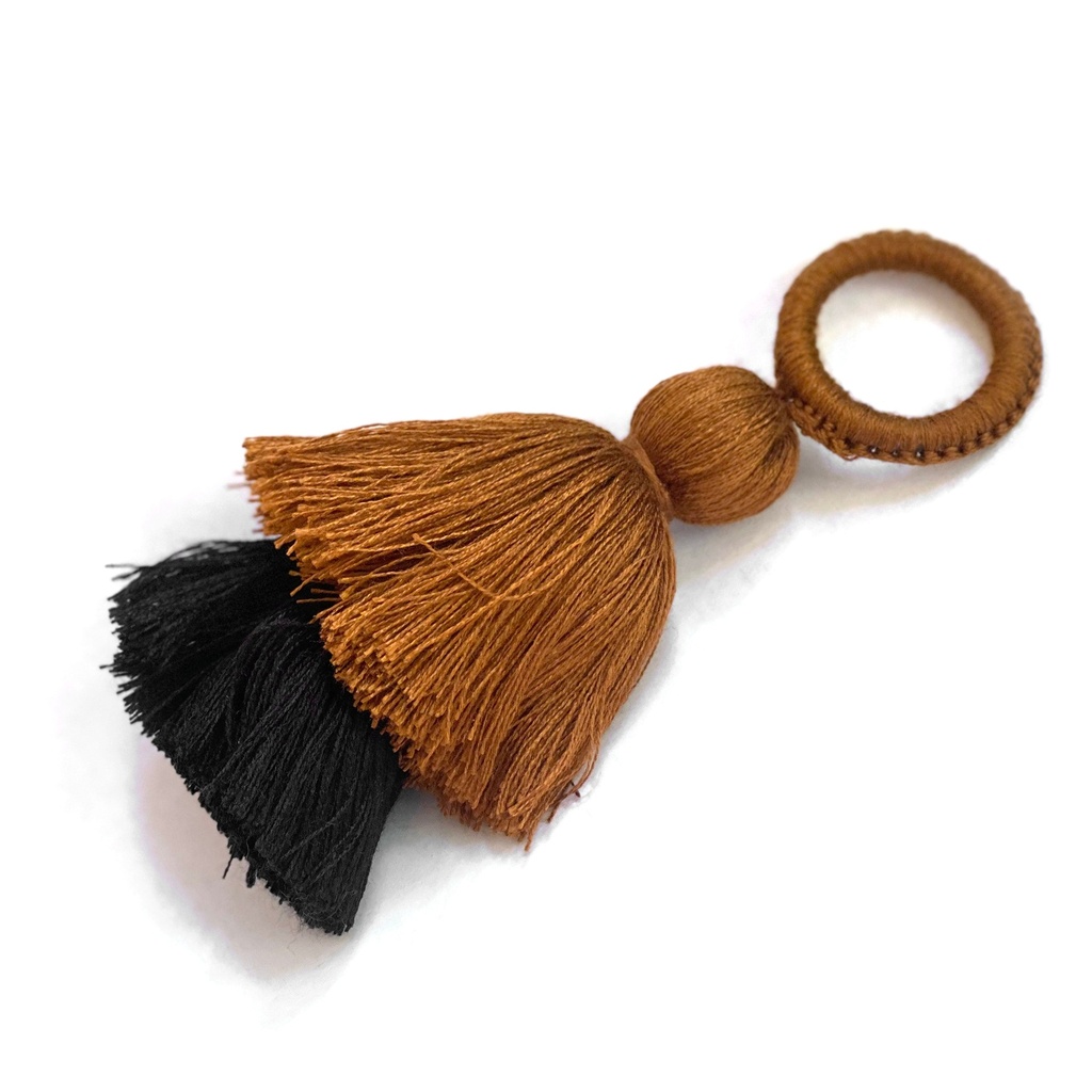 Servilleteros pompon negro con cafe