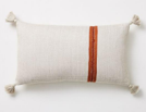Cojín Borlas Blanco y terracota