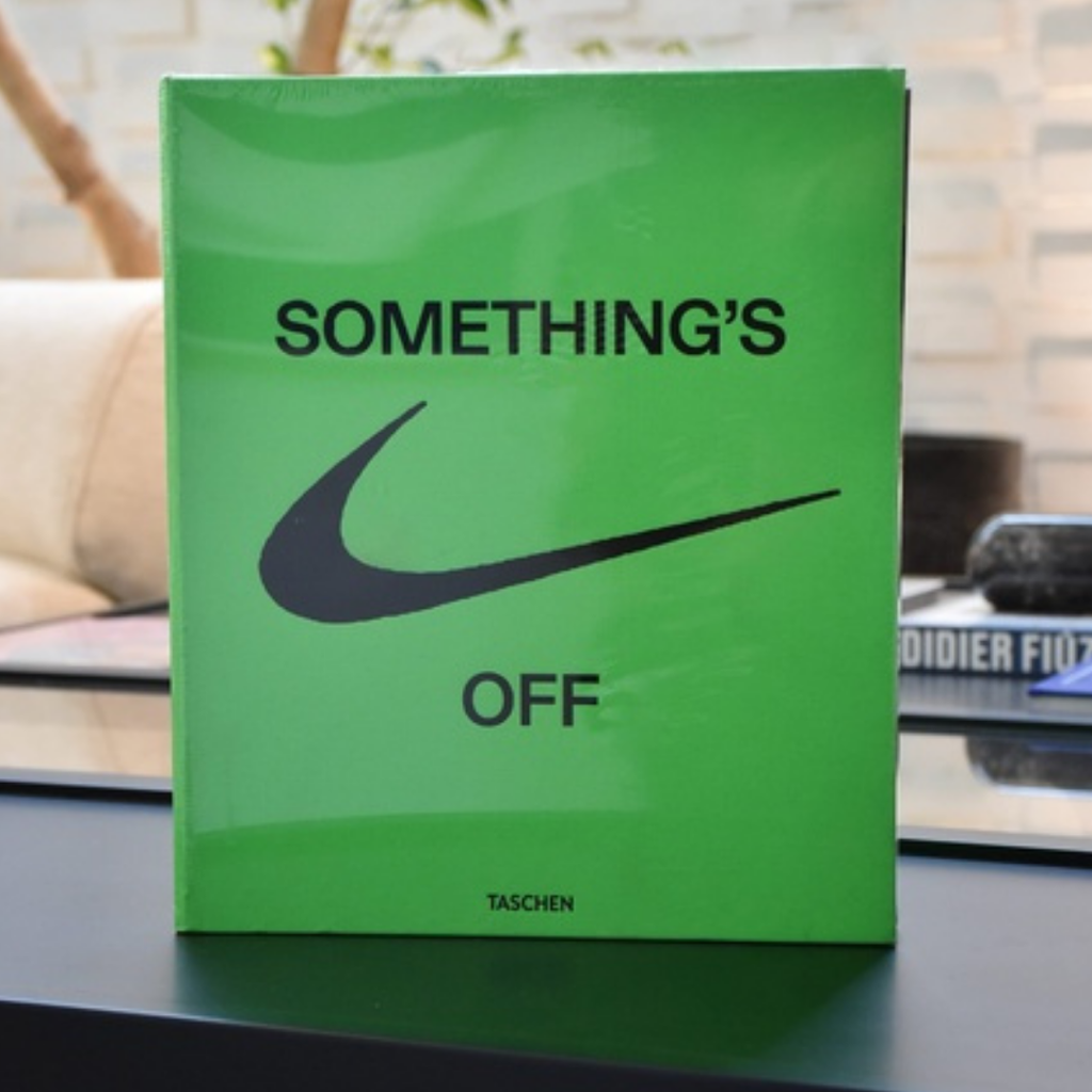 Libro Something's Nike