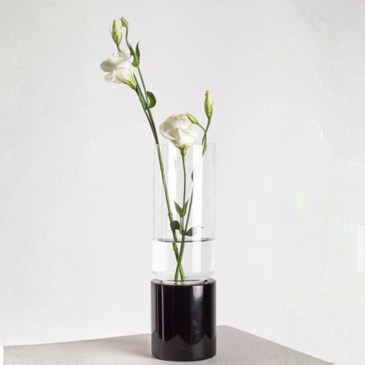 [D0038] Florero de vidrio y marmol negro