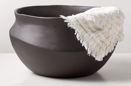 Maceta Negra Pequeña de Kara Man