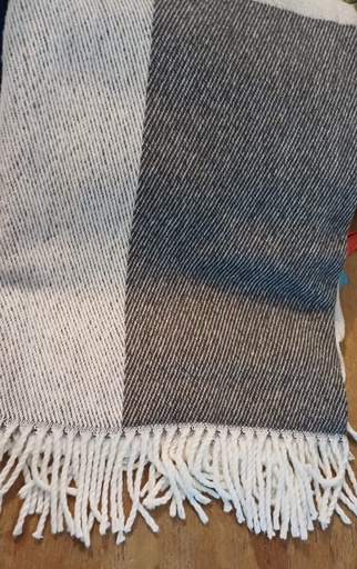 Throw Negro y Blanco con Borlas